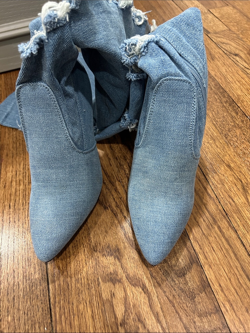 Denim distressed pointy toe -wide calf boots size 8 - Picture 9 of 9